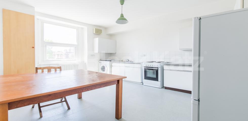 			3 Bedroom, 1 bath, 1 reception Flat			 Upper Street, ISLINGTON N1